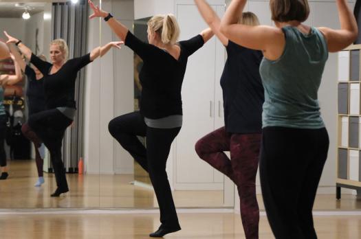 Fit & DanceMix mit Christine - dynamisch, ausdrucksstark & belebend!